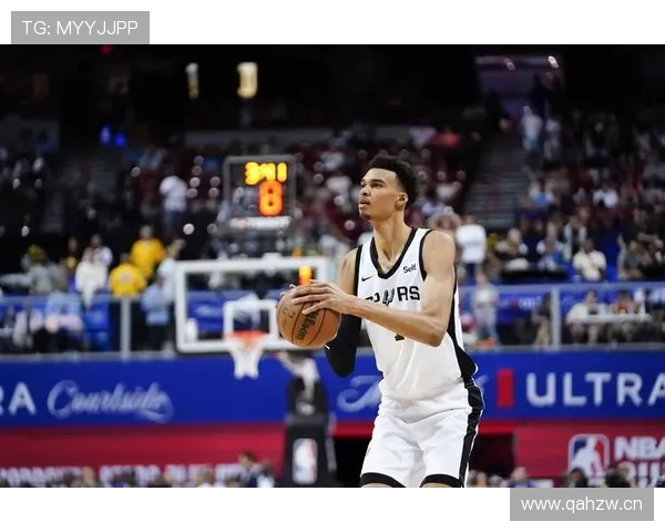 文班19分11篮板闪耀赛场 展现超强潜力